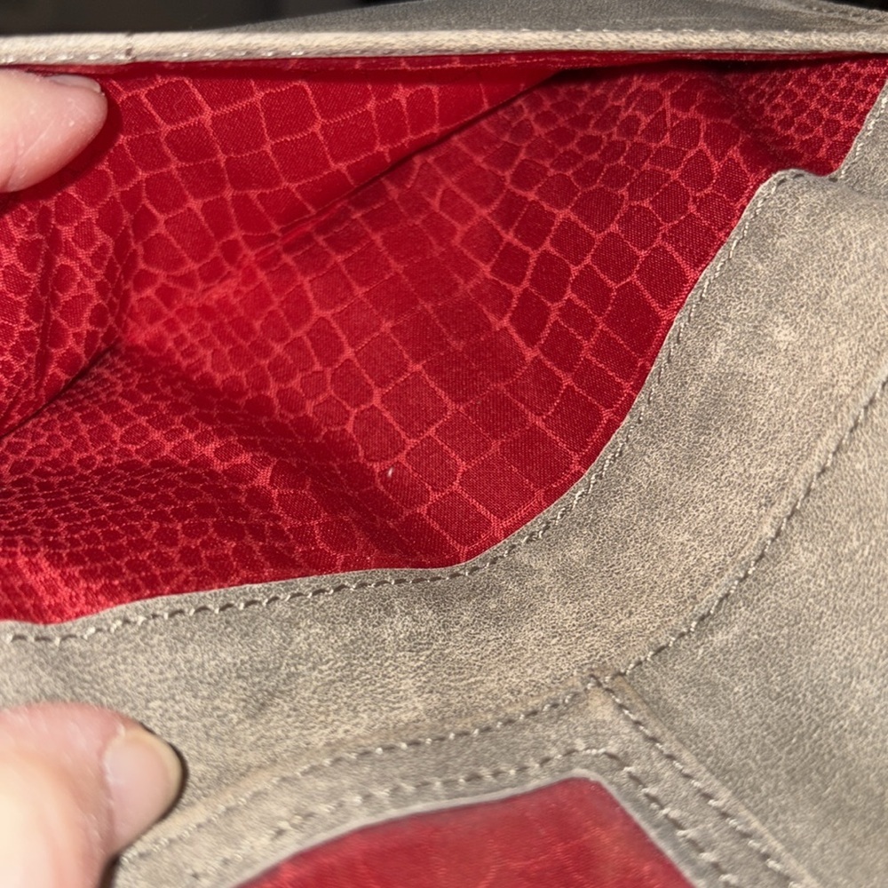 Hammitt 110 North Bifold Wallet with Brass Studs & Hardware w/red accent RR - Picture 7 of 8